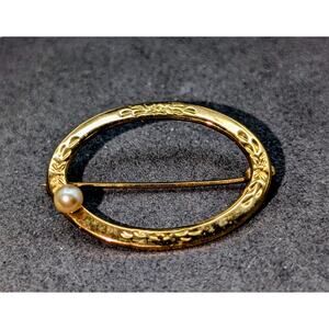 Vintage Etched Goldtone Oval Faux Pearl Brooch